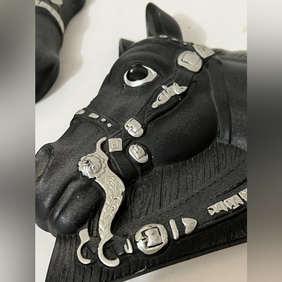 Pair of Vintage Chalkware Western Horse head Wall Decor - Picture 4 of 9